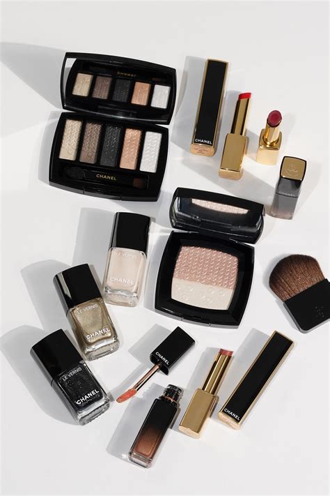 where to buy chanel holiday gift set 2023|Chanel Holiday 2023 Makeup Collection: Roaring 20s Revival.